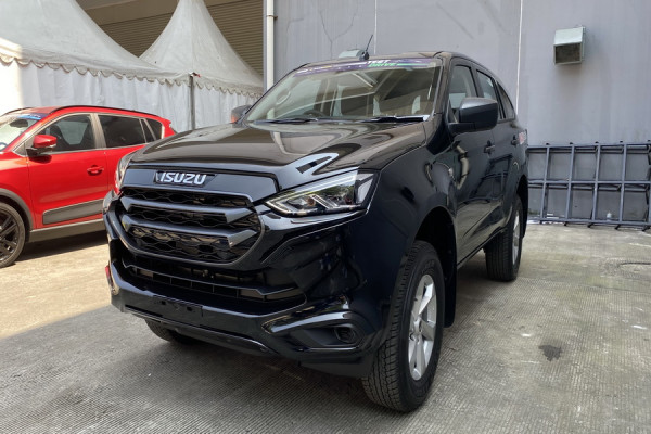Pilih Toyota Fortuner atau Isuzu MU-X, Duo Favorit SUV di Indonesia