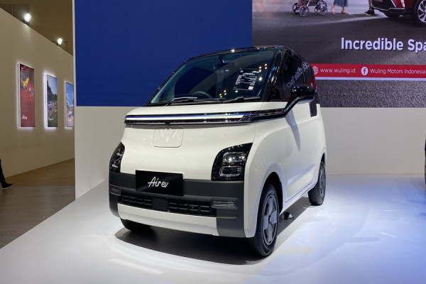Perbandingan Wuling Air ev Lite dan Seres E1, Mobil Listrik Termurah di GIIAS 2024