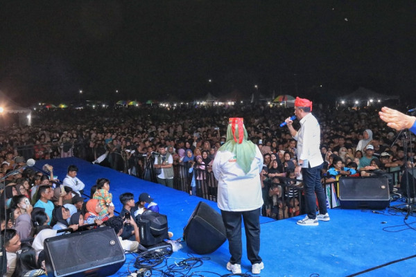 Puluhan Ribu Masyarakat Poso Beri Dukungan Kuat Anwar-Reny