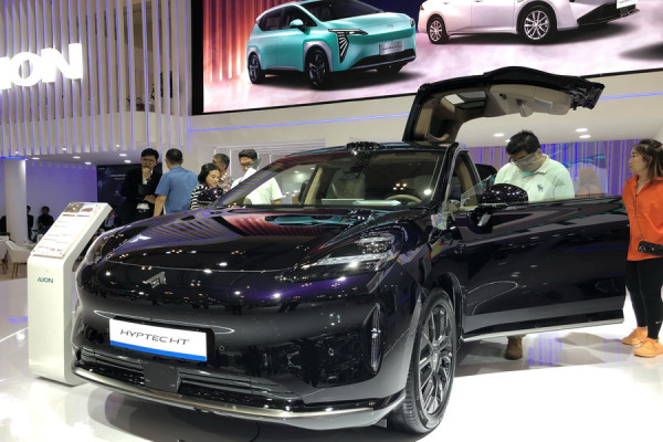 Deretan Mobil Setir Kiri di GIIAS 2024, Ada yang Mirip Ferrari