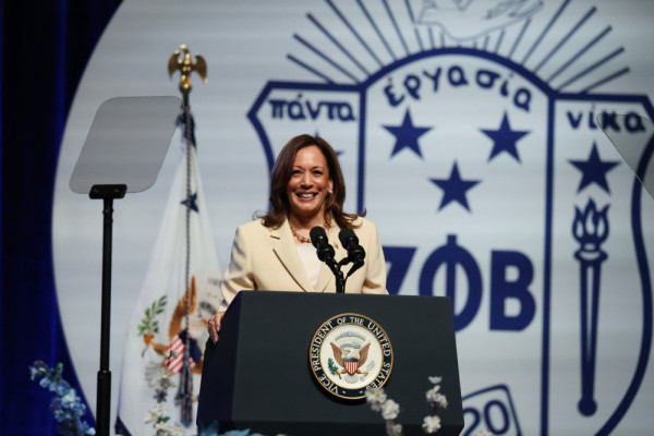 Bagaimana Cara Terbaik Kamala Harris Mengalahkan Donald Trump?