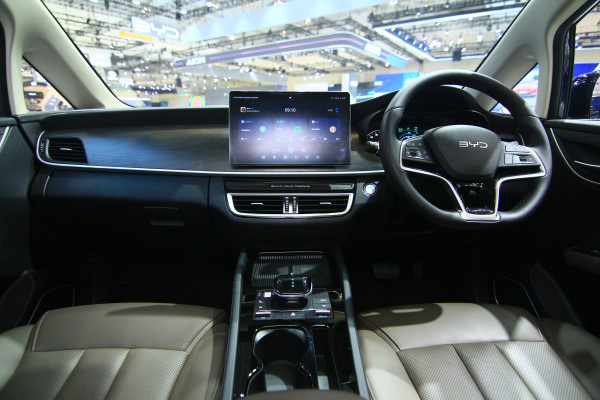Inilah Alasan Mengapa BYD M6 Banjir Order di GIIAS 2024