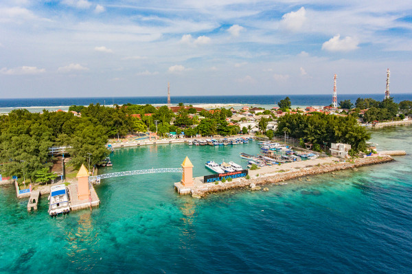 10 Pulau Eksotis di Kepulauan Seribu, Nomor 7 Punya Resort Bergaya Papua