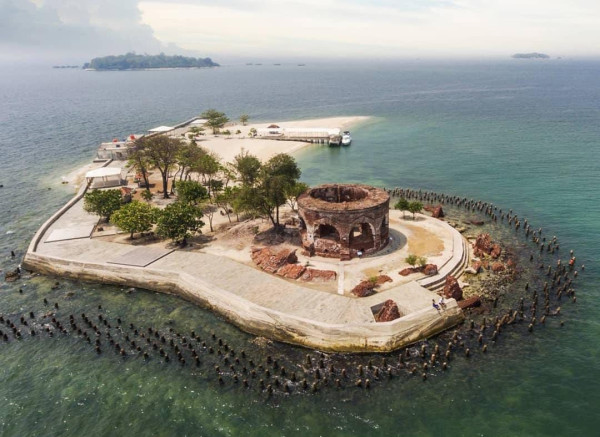 10 Pulau Eksotis di Kepulauan Seribu, Nomor 7 Punya Resort Bergaya Papua