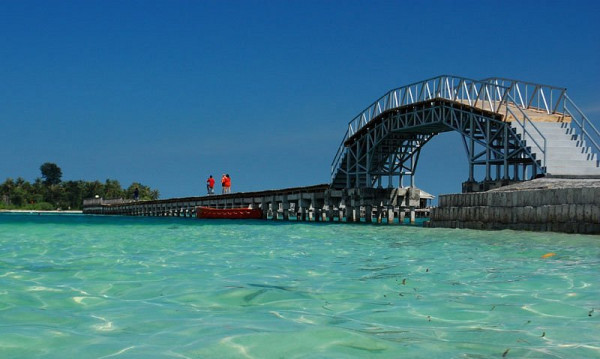 10 Pulau Eksotis di Kepulauan Seribu, Nomor 7 Punya Resort Bergaya Papua