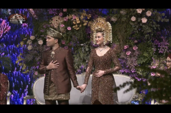 3 Potret Resepsi Pernikahan Thariq Halilintar dan Aaliyah Massaid dengan Adat Minang