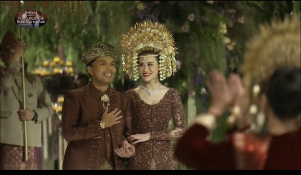 3 Potret Resepsi Pernikahan Thariq Halilintar dan Aaliyah Massaid dengan Adat Minang