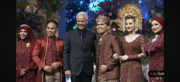 Ganjar Pranowo Tampil Keren dengan Jas di Resepsi Pernikahan Thariq Halilintar dan Aaliyah Massaid