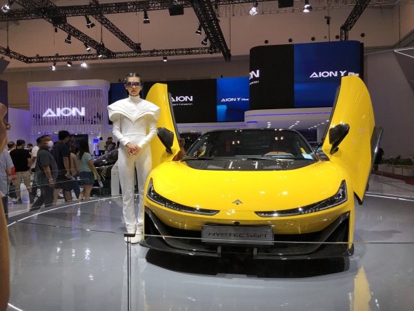 3 Outfit Paling Menyala SPG dan Usher di GIIAS 2024