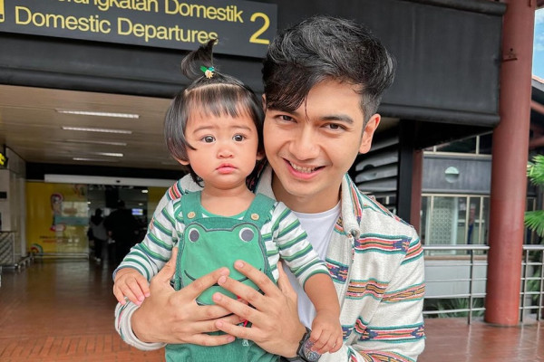 Teuku Ryan Keluhkan Belum Diberi Kesempatan Rayakan Ulang Tahun Anak oleh Ria Ricis