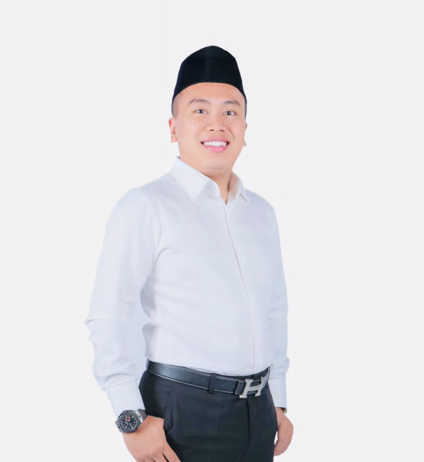 Ketua Gajah Muda 08 dan Gibran Center Konsisten Berbagi Makanan Gratis