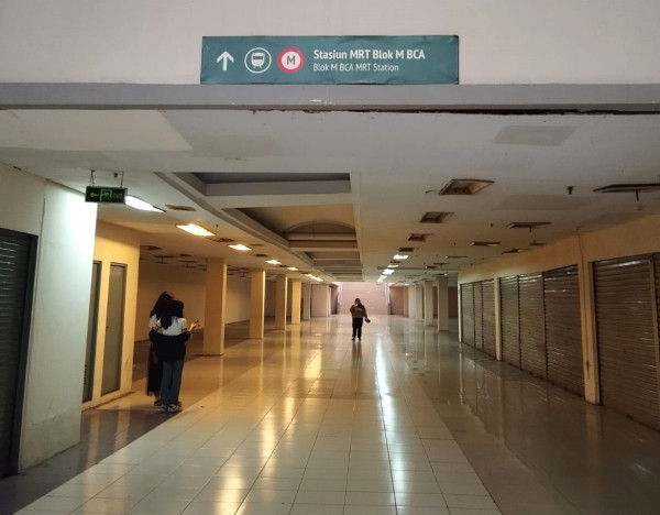 Terowongan Mal Blok M yang Sepi di Tengah Ramainya Taman Literasi