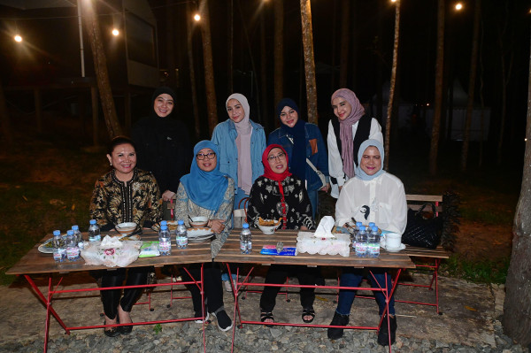 Jokowi Ajak Artis dan Influencer ke IKN, Makan Malamnya Sushi hingga Burger