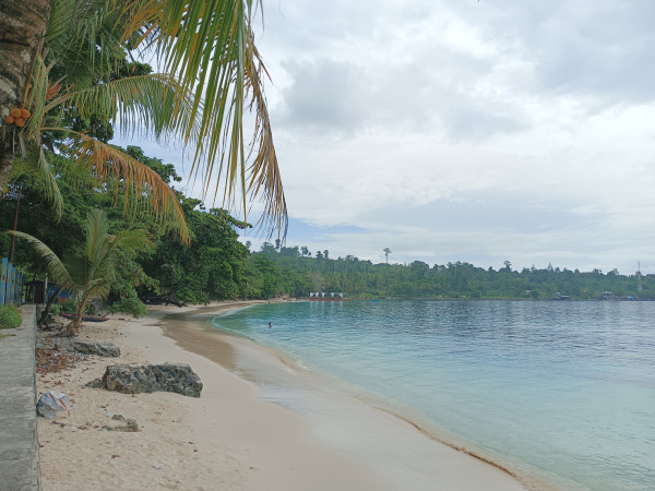 5 Pantai Pasir Putih Terindah di Papua, Surga Tersembunyi Ujung Timur Indonesia