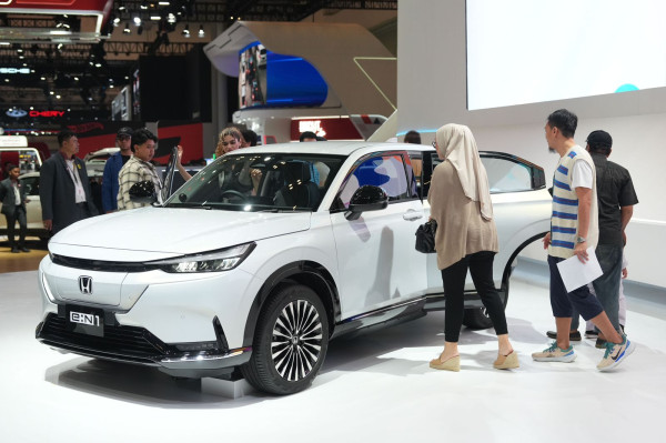 Dijual 2025, Mobil Listrik Futuristik Honda Honda e:N1 Sabet Gelar Mobil Favorit GIIAS 2024!