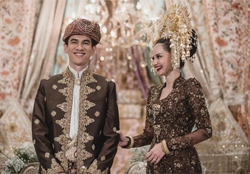 16 Artis Indonesia yang Menikah dengan Baju Adat Minang