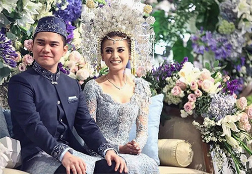 16 Artis Indonesia yang Menikah dengan Baju Adat Minang