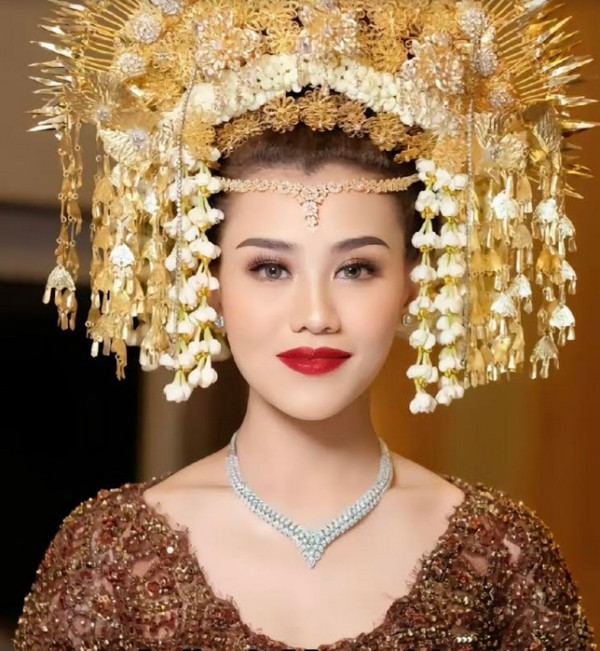 5 Artis yang Pakai Suntiang saat Nikah, dari Nikita Willy hingga Aaliyah Massaid