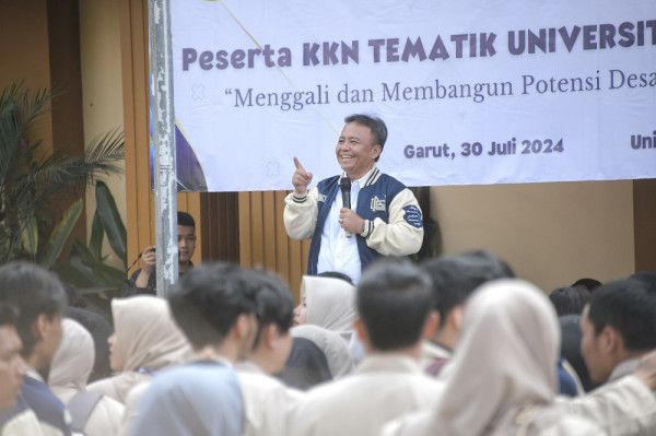 Sekda Herman Suryatman Lepas 1.136 Mahasiswa Universitas Garut Ikuti KKN Tematik