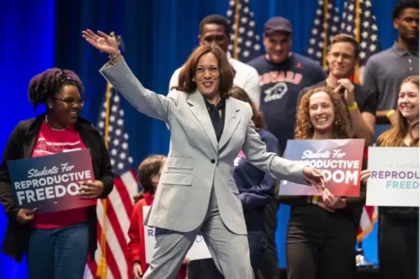 Hitungan Hari, Kamala Sempat Ungguli Trump dalam Jajak Pendapat