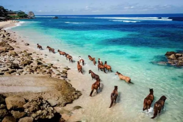 6 Pantai Tersembunyi di Indonesia, Nomor 3 Berjarak 1 Jam dari IKN