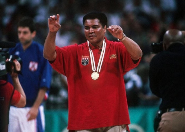 14 Momen Olimpiade Paling Bersejarah, Salah Satunya Api Muhammad Ali