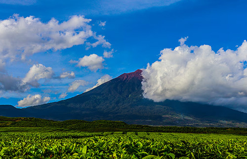 5 Rekomendasi Gunung untuk Merayakan Momen 17 Agustus, Siap Kibarkan Merah Putih!