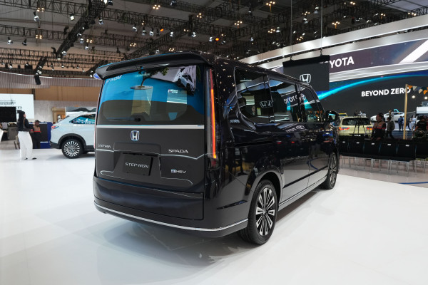 8 Alasan Konsumen Penasaran dengan Honda StepWGN, MPV Boxy Hybrid yang Irit BBM