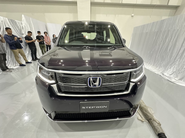 8 Alasan Konsumen Penasaran dengan Honda StepWGN, MPV Boxy Hybrid yang Irit BBM