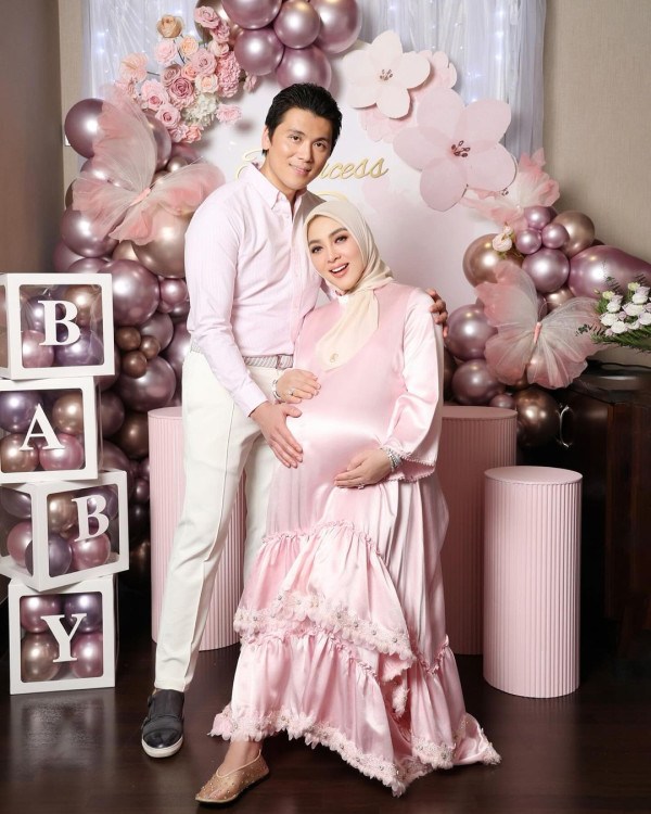 Adik Bocorkan Inisial Nama Anak Pertama Syahrini dan Reino Barack, Baby R