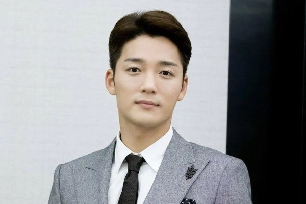 12 Aktor Korea yang seumuran dengan Uhm Tae-goo, Ada Son Suk-Ku dan Lee Jae-wook
