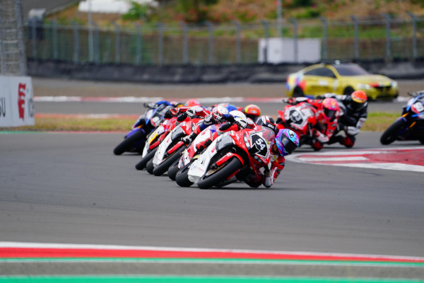 Tunggangi CBR250RR, Para Pebalap Astra Honda Racing Team Berjaya di ARRC Mandalika 2024