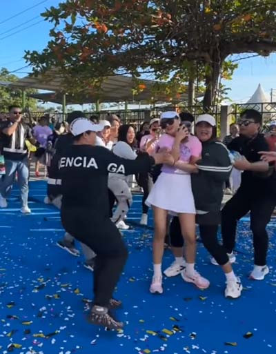 Viral! Momen Fuji Ditarik Emak-Emak di Garis Finis Maraton sampai Area Sensitifnya Tersentuh