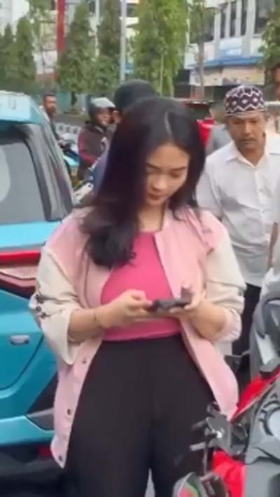 Viral! Perempuan Muda Pengemudi Mobil Tabrak Pemotor hingga Tewas Pasang Muka Tak Bersalah