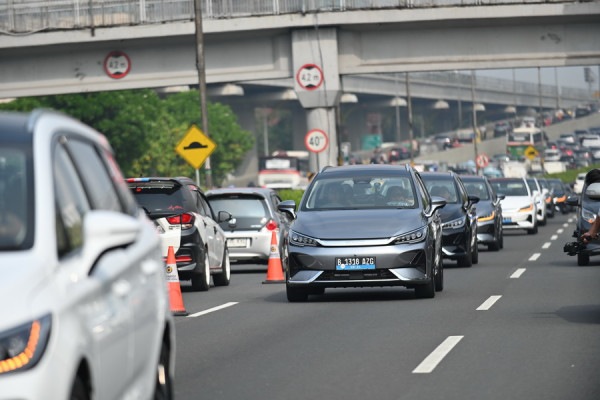 Uji Ketangguhan BYD M6, Stabil di Tol MBZ dan Libas Tanjakan Spogebob