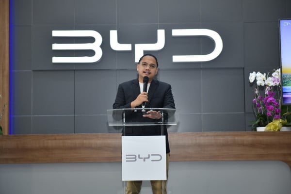 Uji Ketangguhan BYD M6, Stabil di Tol MBZ dan Libas Tanjakan Spogebob