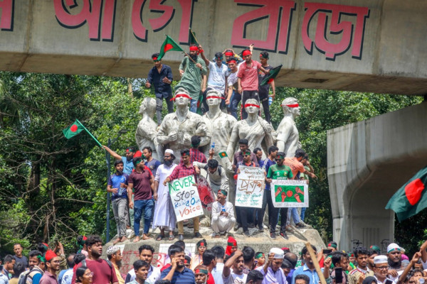 Bagaimana Revolusi Gen Z Pertama di Dunia yang Sukses Menggulingkan Diktator Bangladesh?