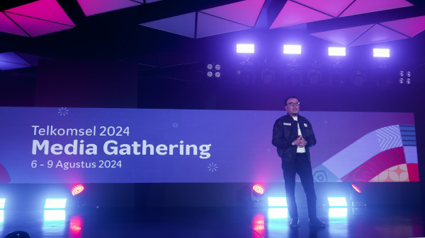 Telkomsel Pamer Jurus Jitu 2024: AI, 5G, dan Layanan Digital Super Canggih!