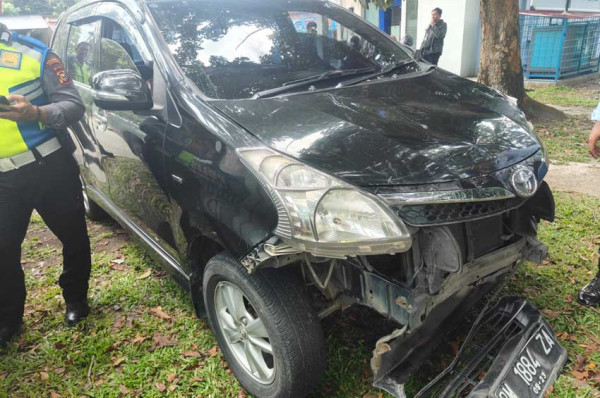 Pengendara Mobil Positif Narkoba Tabrak 4 Pengendar Motor, Sopir Ojol Tewas