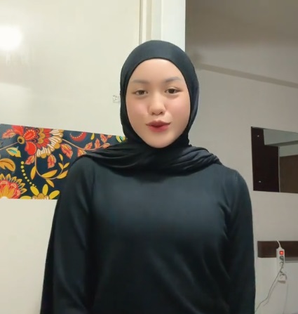5 Gaya Lolly Anak Nikita Mirzani yang Mantap Berhijab