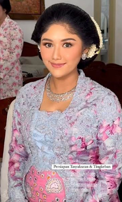 Penampilan Erina Gudono di Tasyakuran 7 Bulan Kehamilan, Cantik dengan Makeup Minimalis