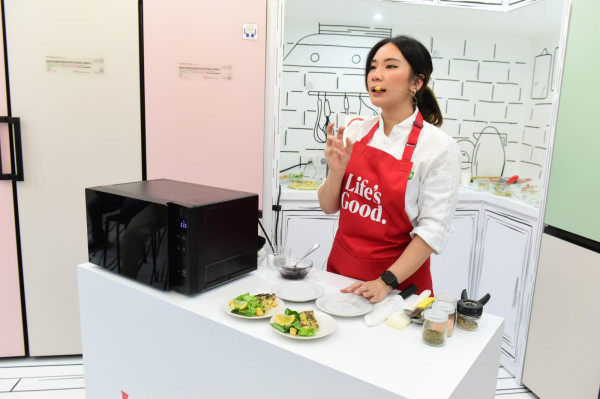 Bekal Sekolah Kilat Siap dalam 10 Menit! Microwave Canggih Ini Bikin Emak-Emak Bahagia
