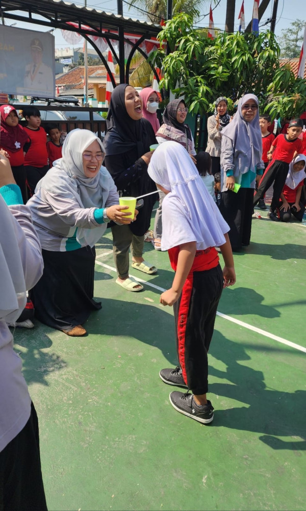 Kemeriahan 17 Agustusan Siswa dan Ortu SDN 1 Pamulang, Lomba Estafet Karet hingga Kelereng Sendok