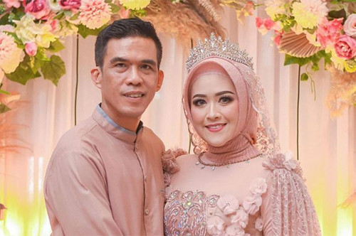 7 Artis Indonesia yang Menikah dengan Politisi, Nomor 4 Baru Dilangsungkan