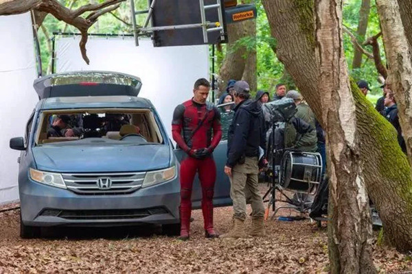 Honda Odyssey di Film Deadpool & Wolverine: Simbol Perubahan, Penerimaan, dan Perjalanan Emosional