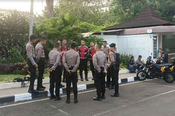 Bus dan Pengamanan Bersiap Lakukan Pawai Peraih Medali Olimpiade Paris 2024