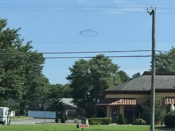 Heboh! Cincin Hitam Misterius Muncul di Langit Amerika