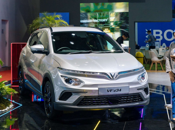Duel SUV Listrik Vietnam: VinFast VF 5 vs VF e34, Mana Paling Cocok untuk Anda?