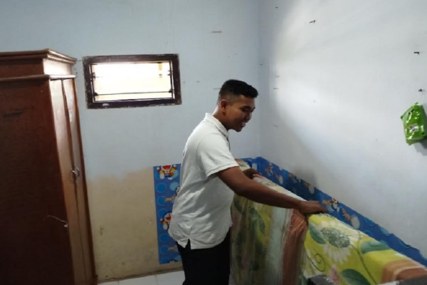 Gempar! Kamar Kos Bau Busuk Dikira Mayat, Ternyata Jadi Kolam Lobster