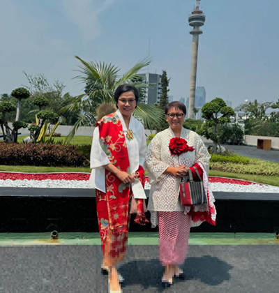 The Real Bestie! 4 Gaya Kompak Sri Mulyani dan Retno Marsudi Pakai Kebaya Merah Putih
